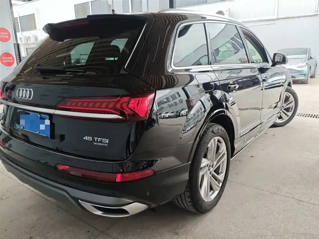 Audi Q7 — фото 5