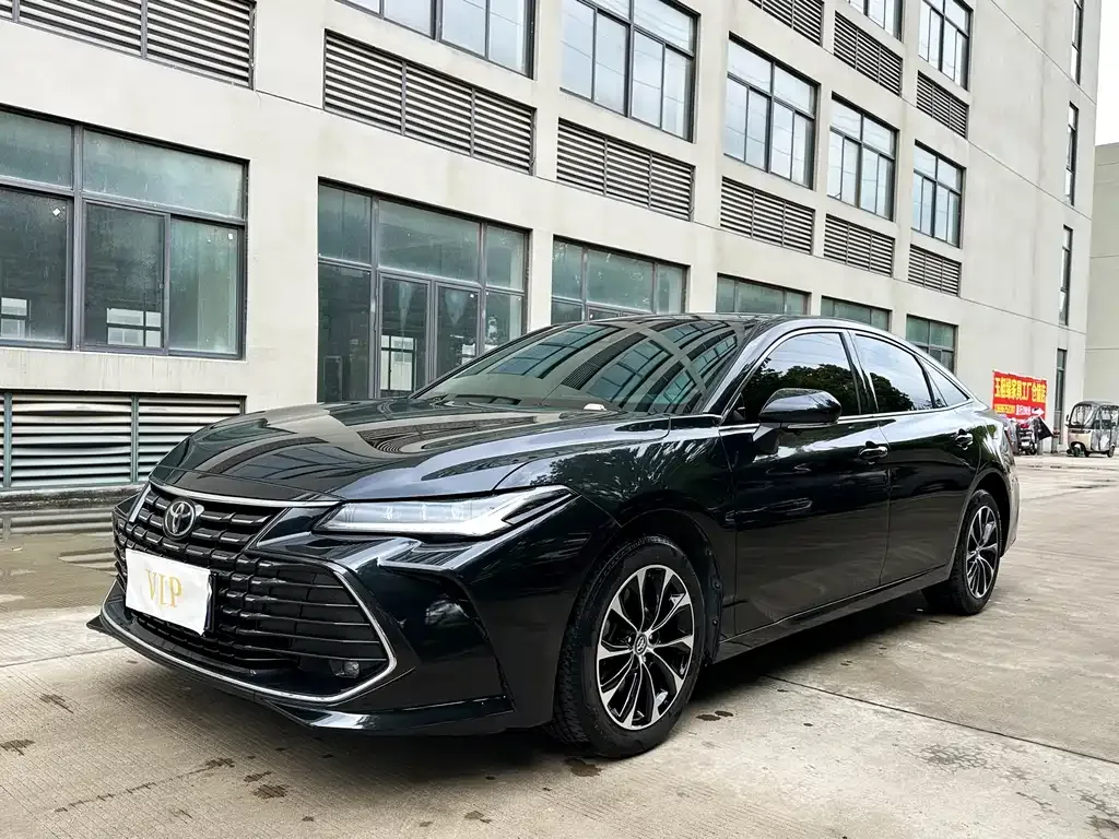 Toyota Avalon — фото 1