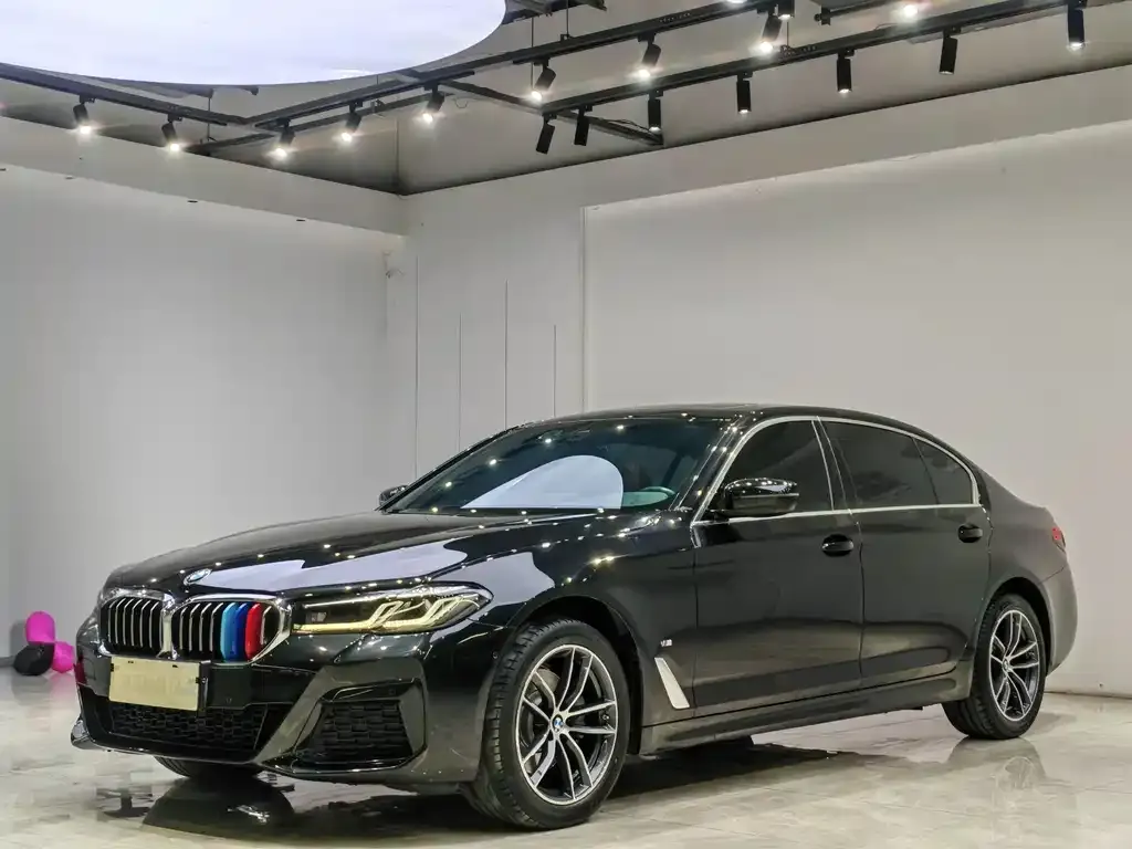 BMW 5 Series — фото 1