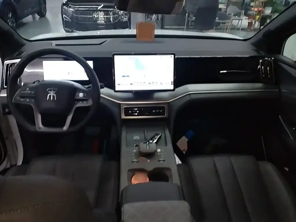 BYD L DM-i — фото 4