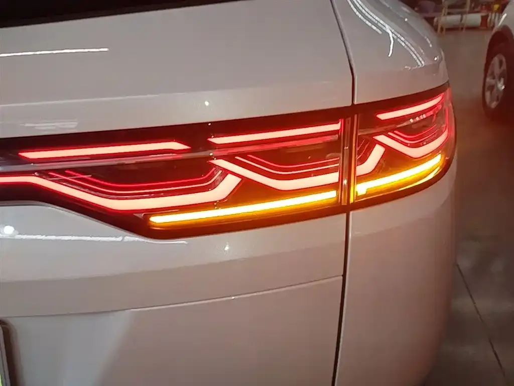 BYD L DM-i — фото 9