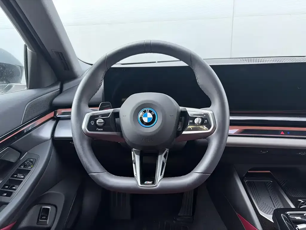 BMW i5 — фото 5