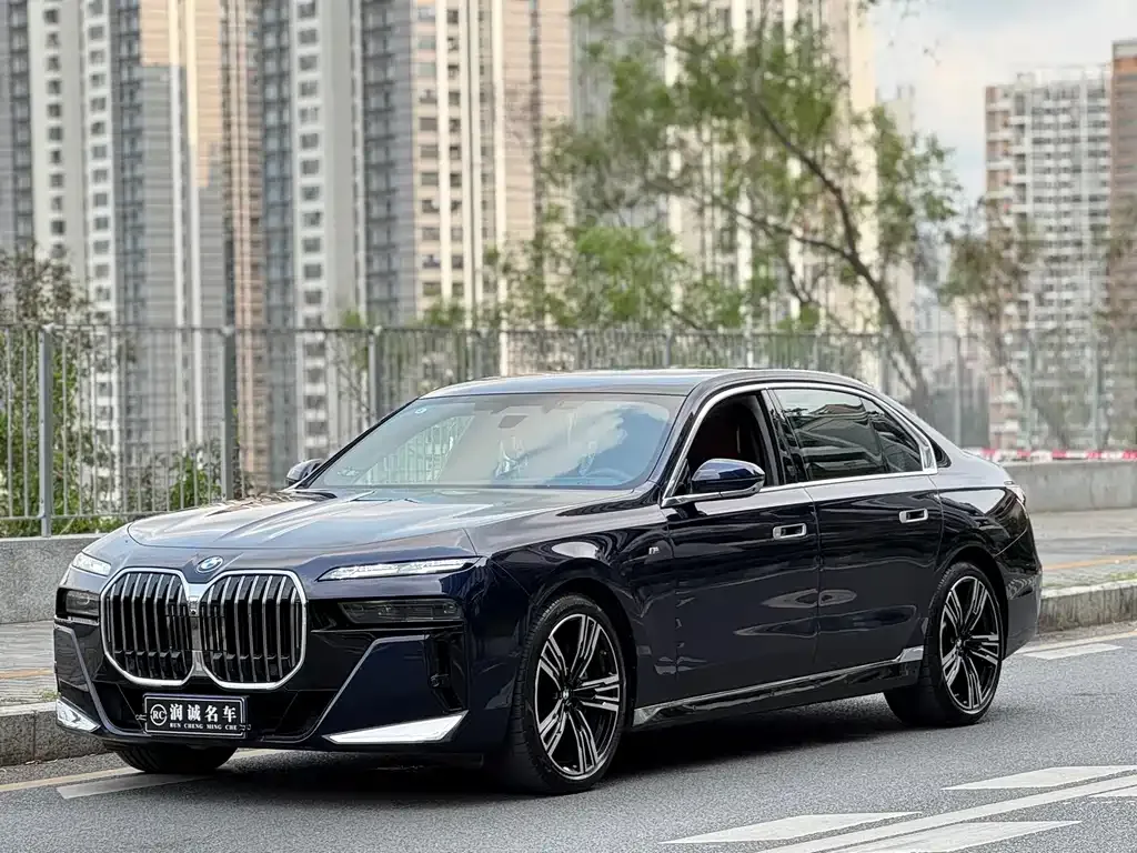BMW 7 Series — фото 1