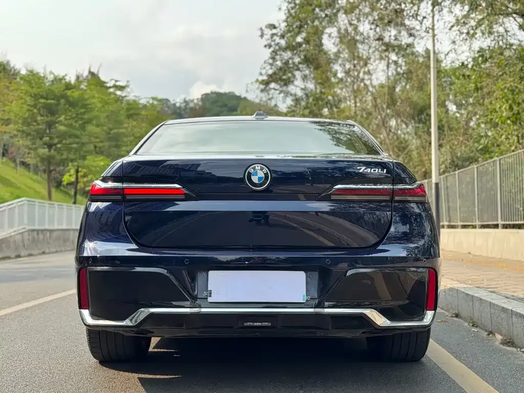 BMW 7 Series — фото 2