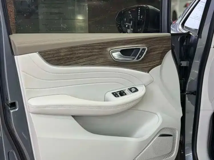 Roewe iMAX8 — фото 2