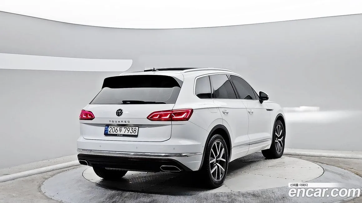 Volkswagen Touareg — фото 10