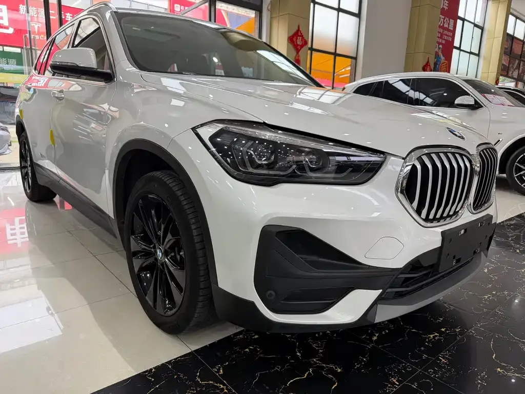 BMW X1 — фото 1