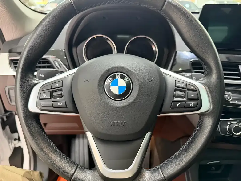 BMW X1 — фото 8