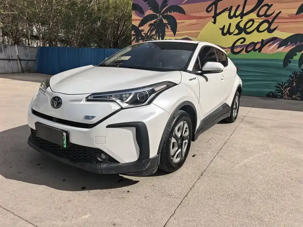 Toyota C-HR EV — фото 1