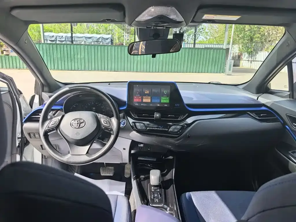 Toyota C-HR EV — фото 2