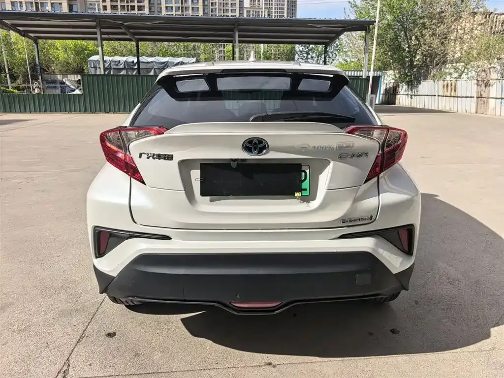 Toyota C-HR EV — фото 4
