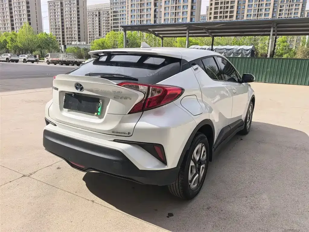 Toyota C-HR EV — фото 7