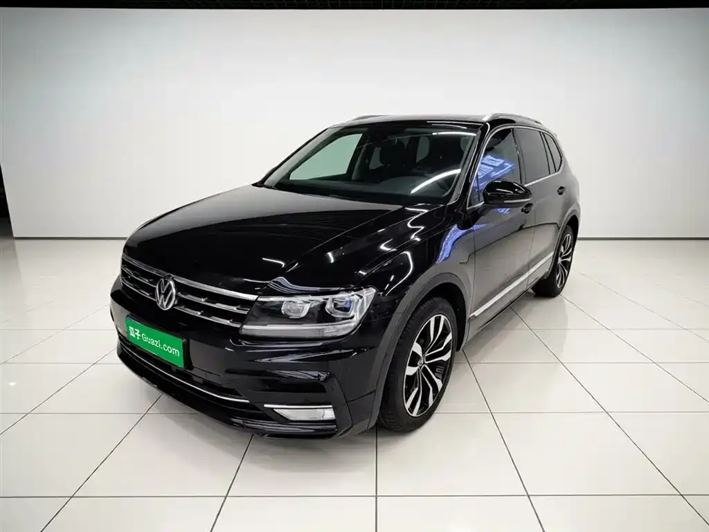 Volkswagen Tiguan L — фото 1