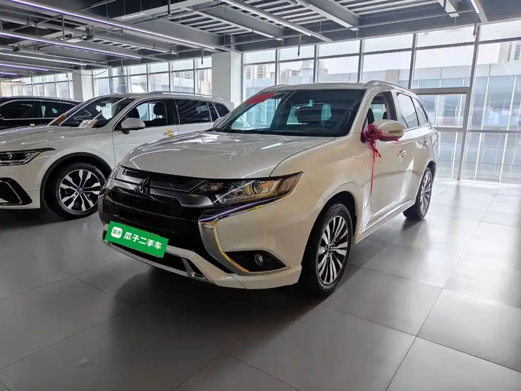 Mitsubishi Outlander — фото 10