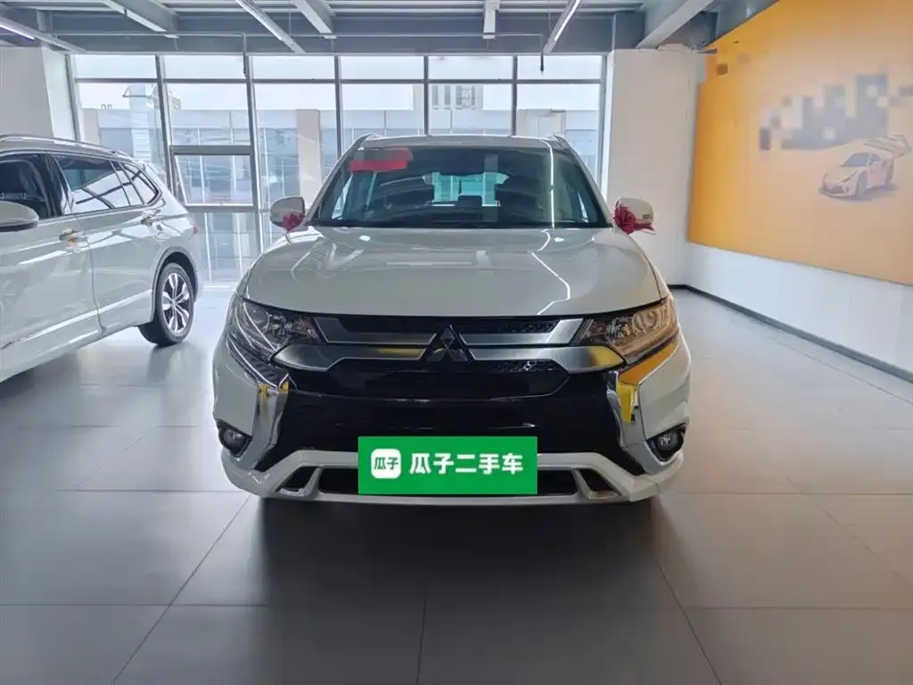 Mitsubishi Outlander — фото 8