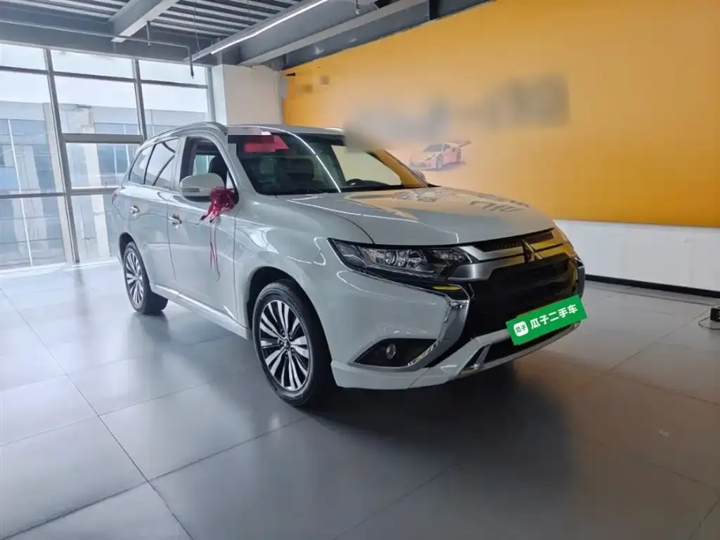Mitsubishi Outlander — фото 2