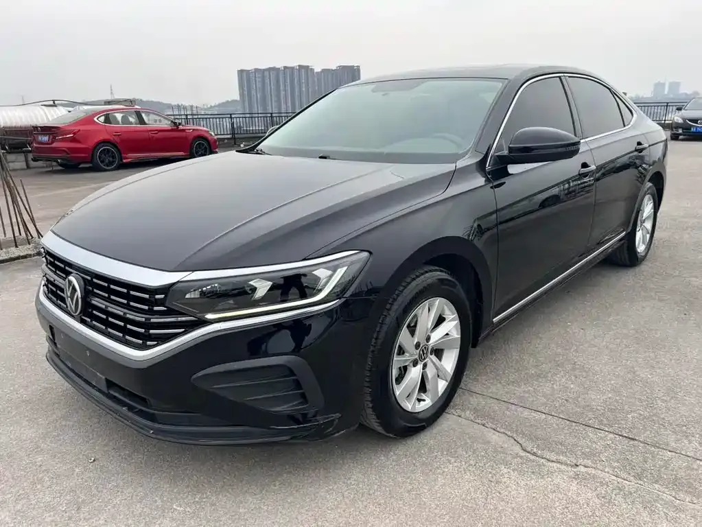 Volkswagen Passat — фото 1