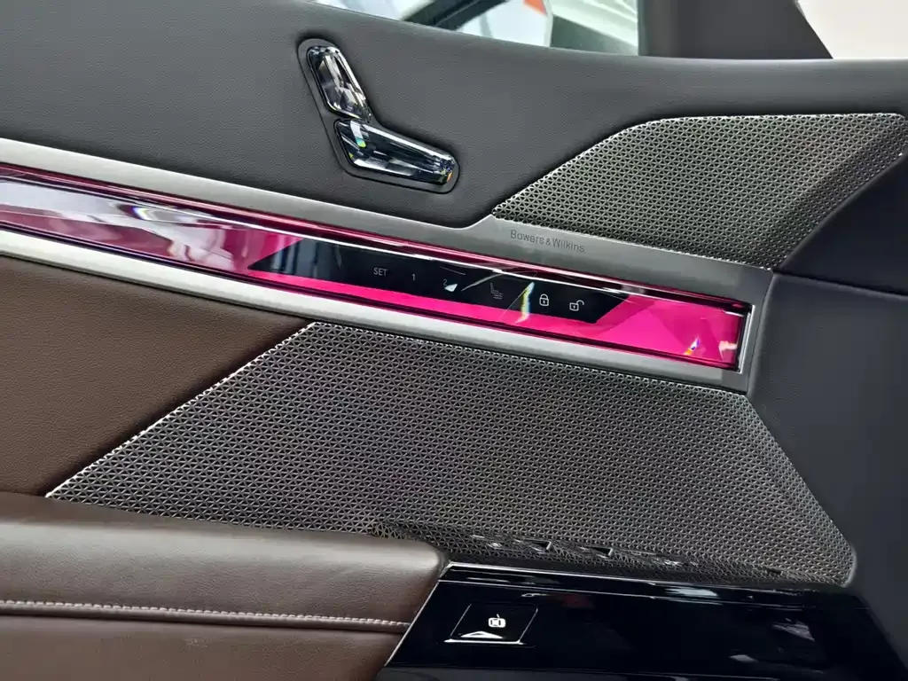 BMW 7 Series — фото 10