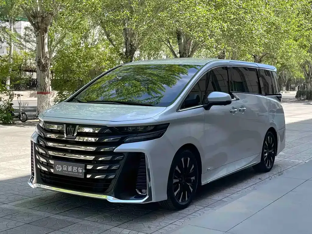 Toyota Vellfire — фото 1