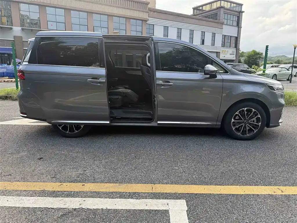 Roewe iMAX8 — фото 9
