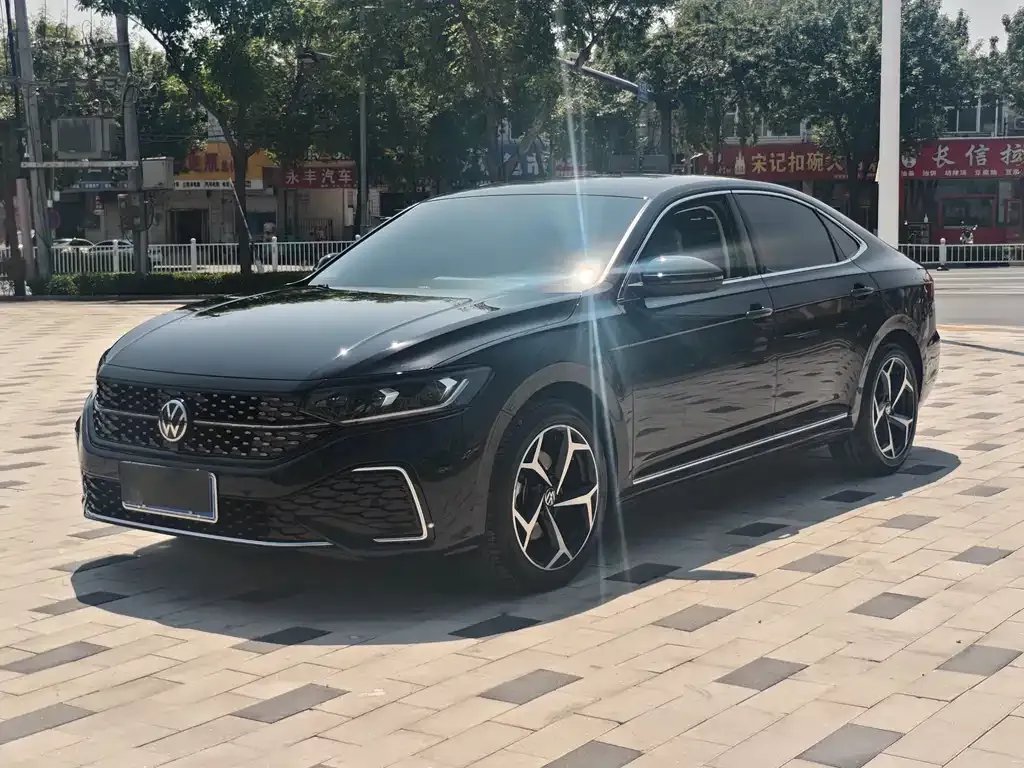 Volkswagen Passat — фото 1