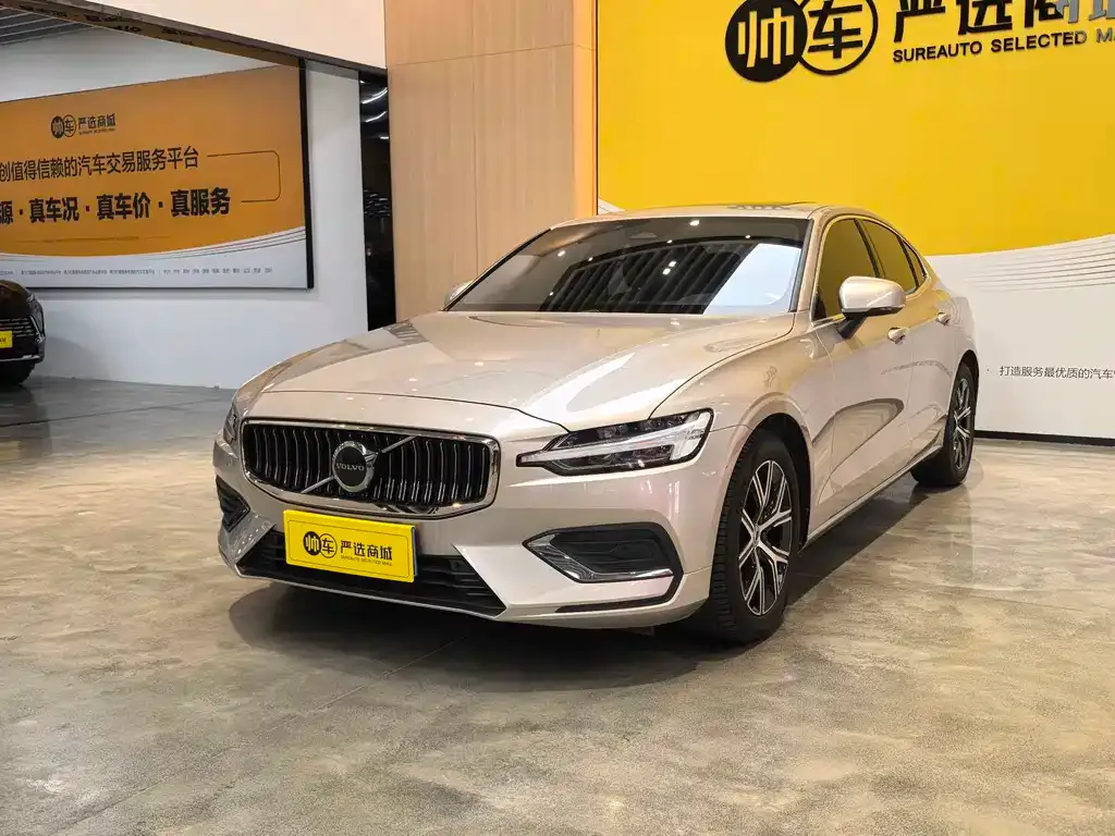 Volvo S60 — фото 1