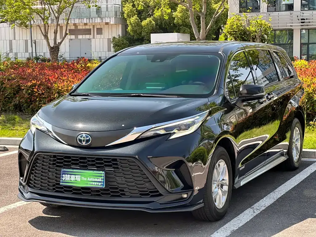 Toyota Granvia — фото 1