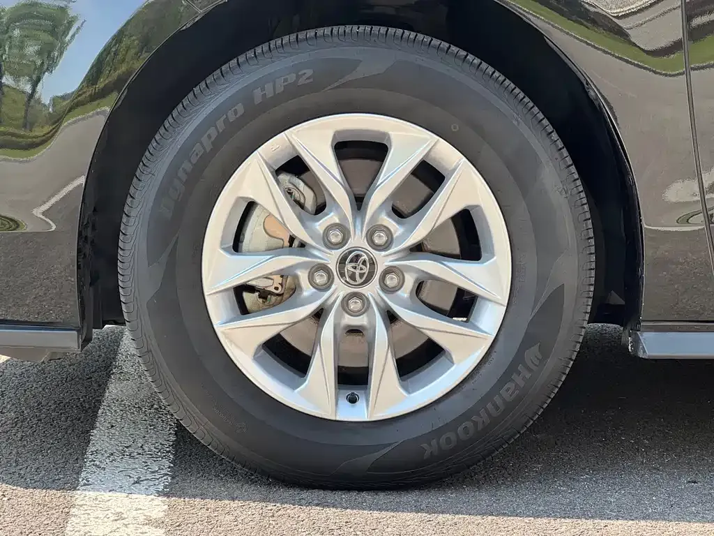 Toyota Granvia — фото 8