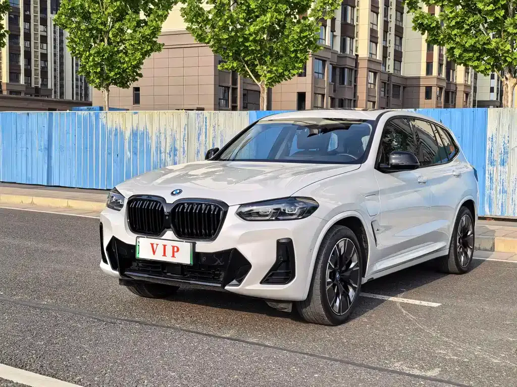 BMW iX3 — фото 1