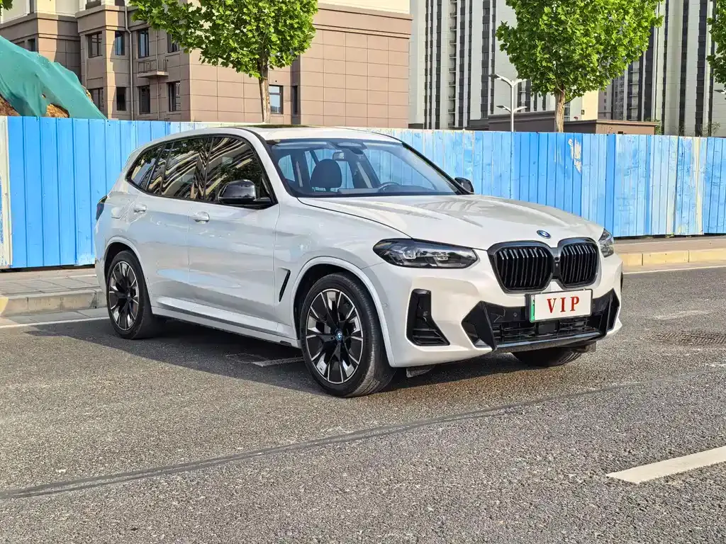 BMW iX3 — фото 8