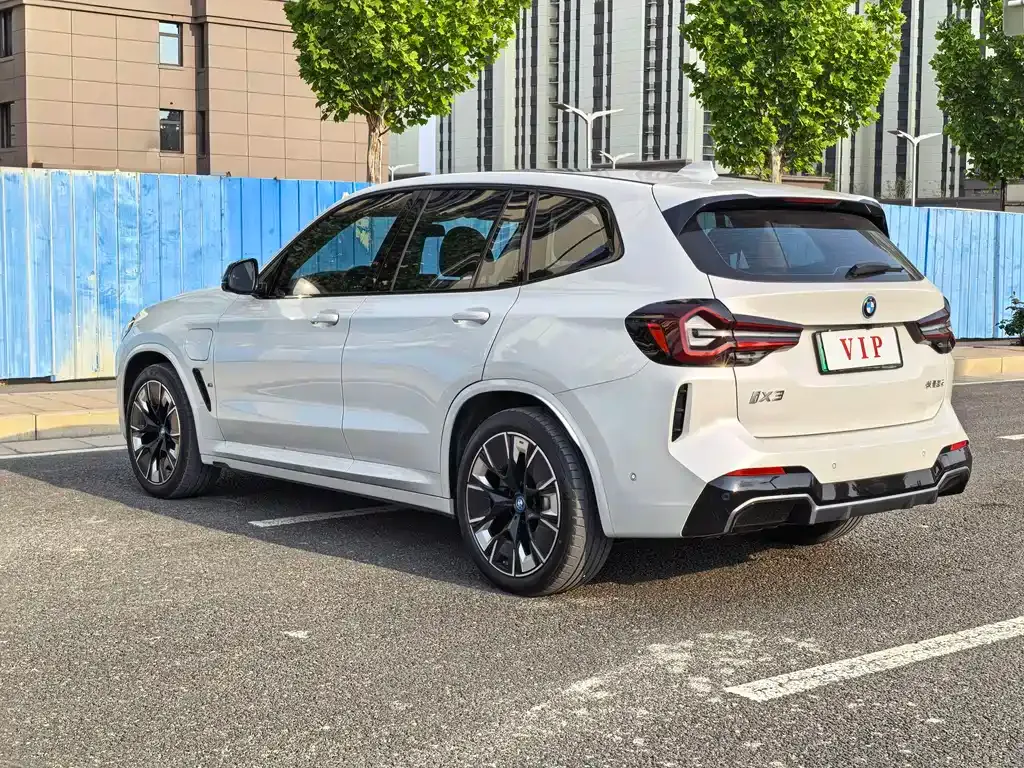 BMW iX3 — фото 5