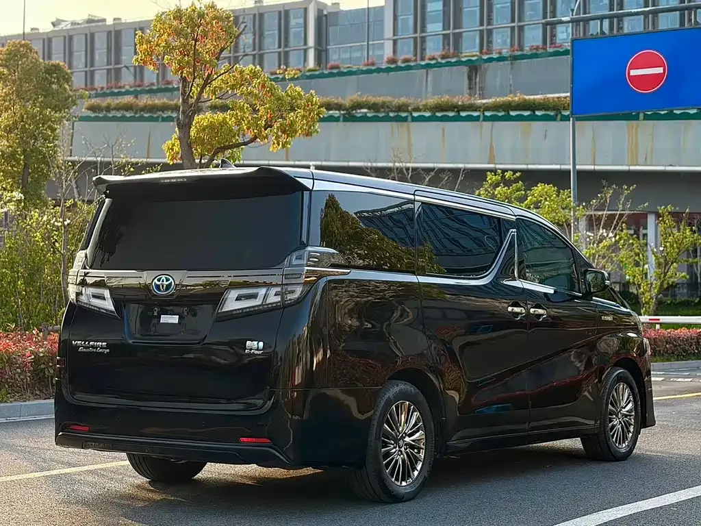 Toyota Vellfire — фото 4