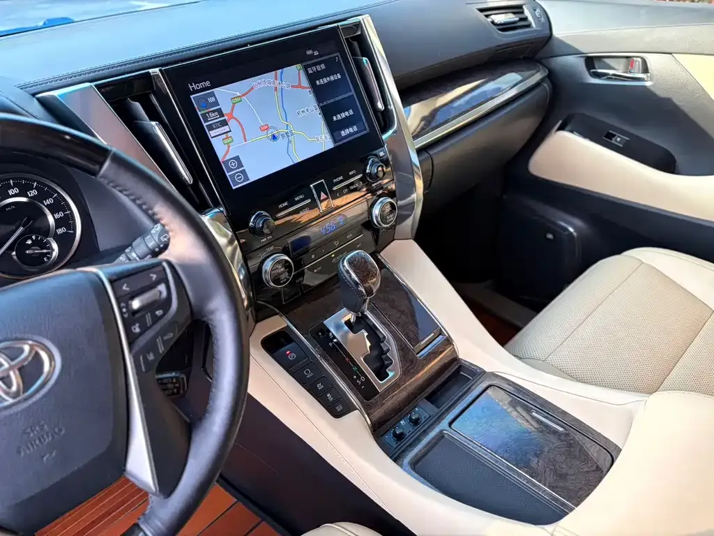 Toyota Vellfire — фото 10
