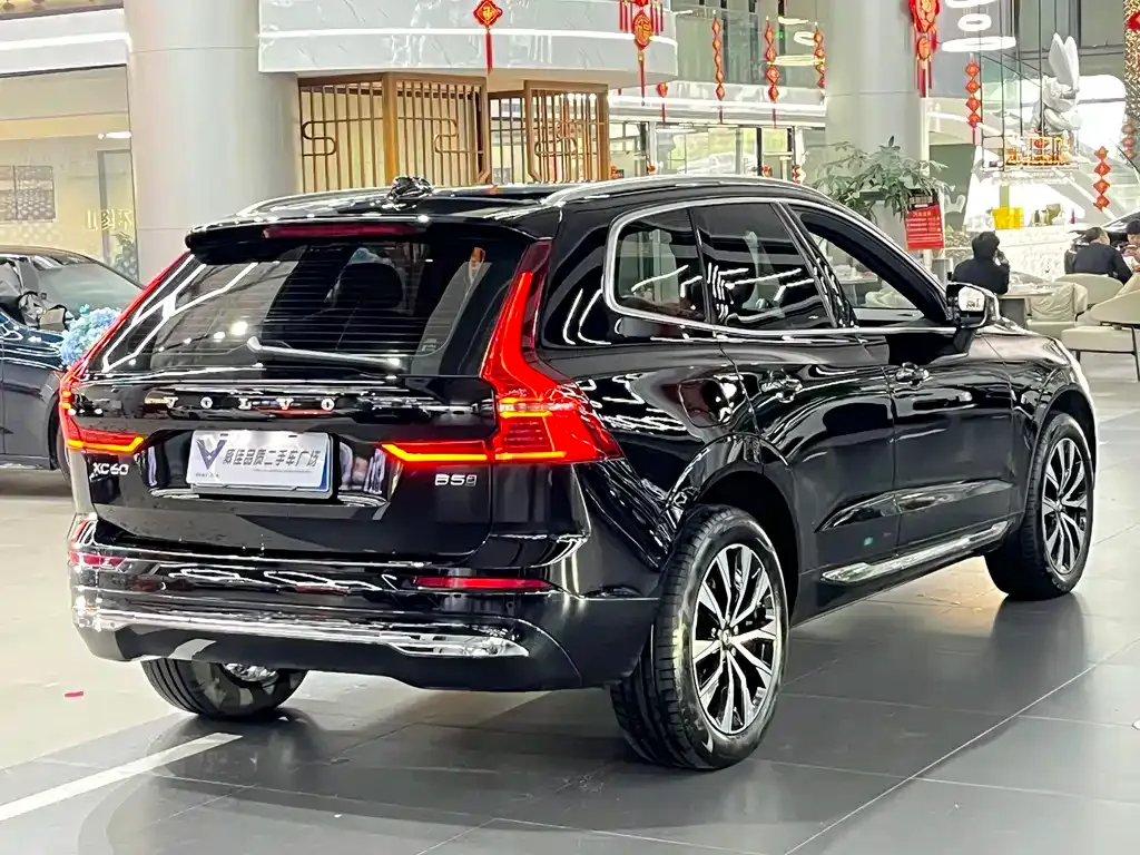 Volvo XC60 — фото 9