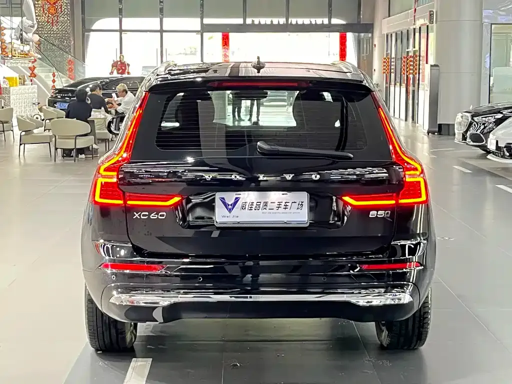 Volvo XC60 — фото 10