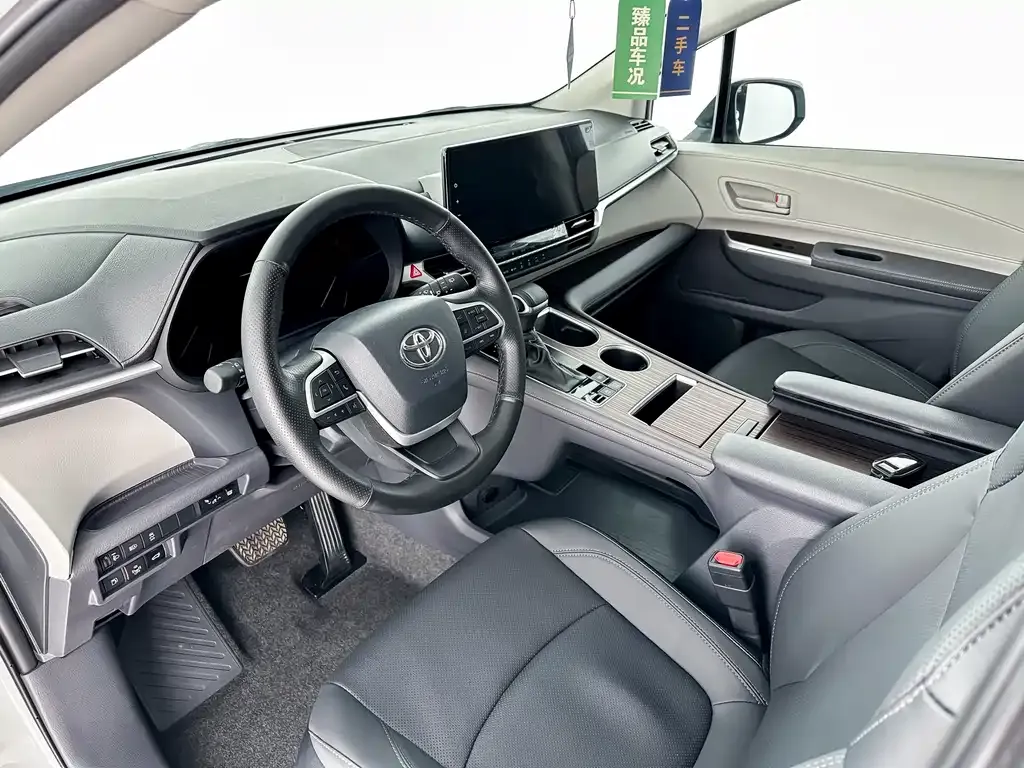 Toyota Granvia — фото 8