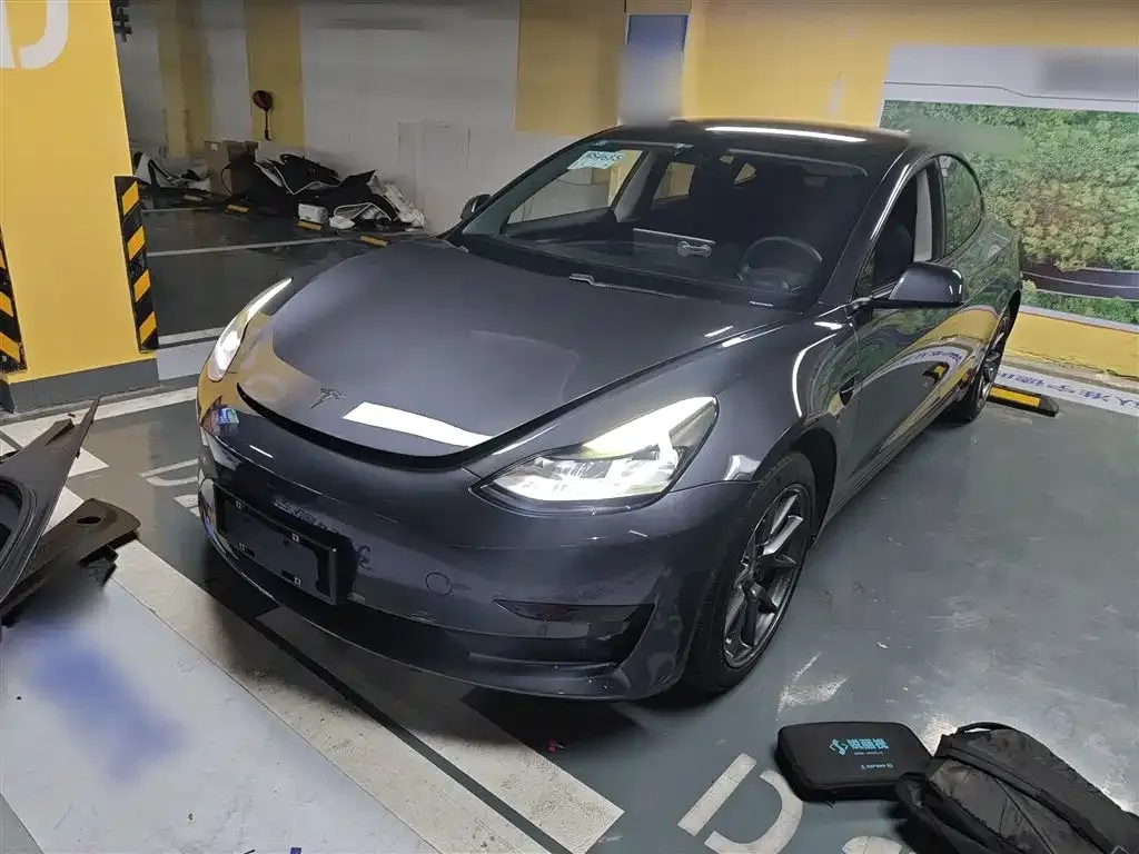 Tesla Model 3 — фото 1