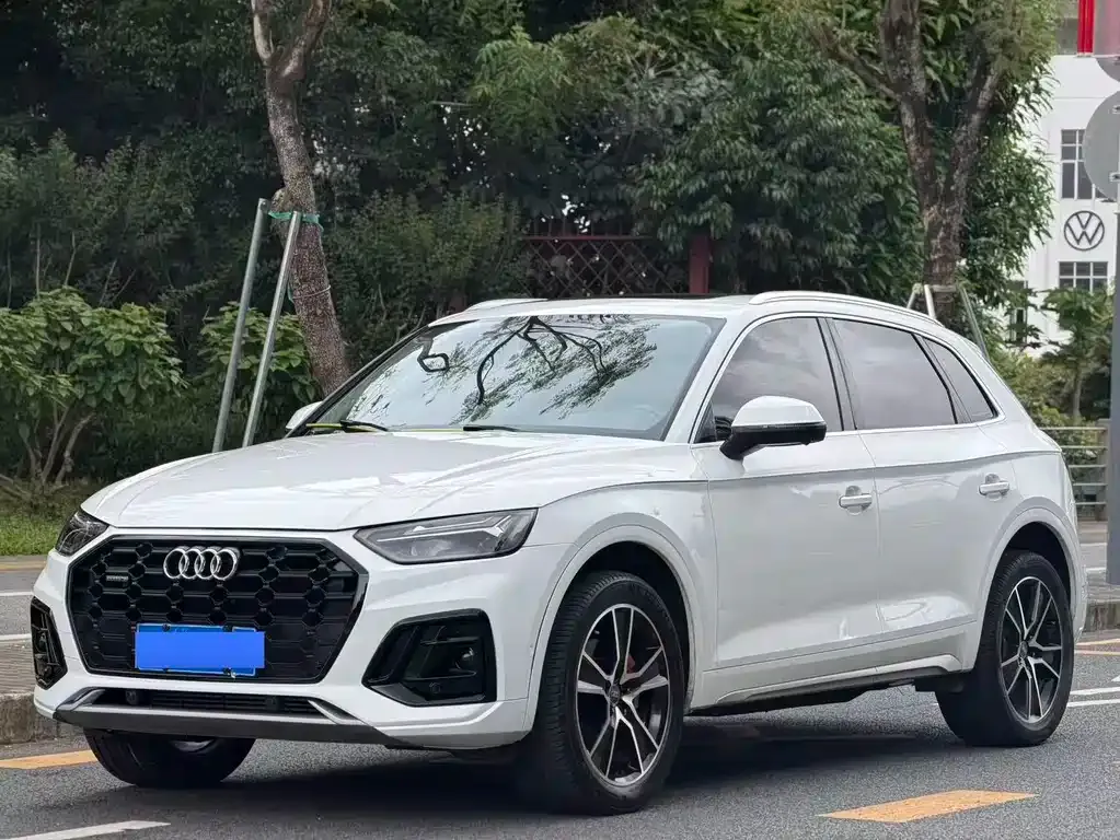 Audi Q5L — фото 1