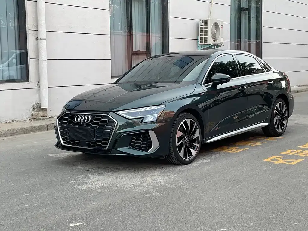 Audi A3 — фото 1