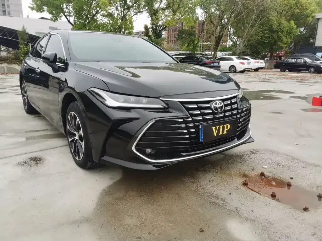 Toyota Avalon — фото 1