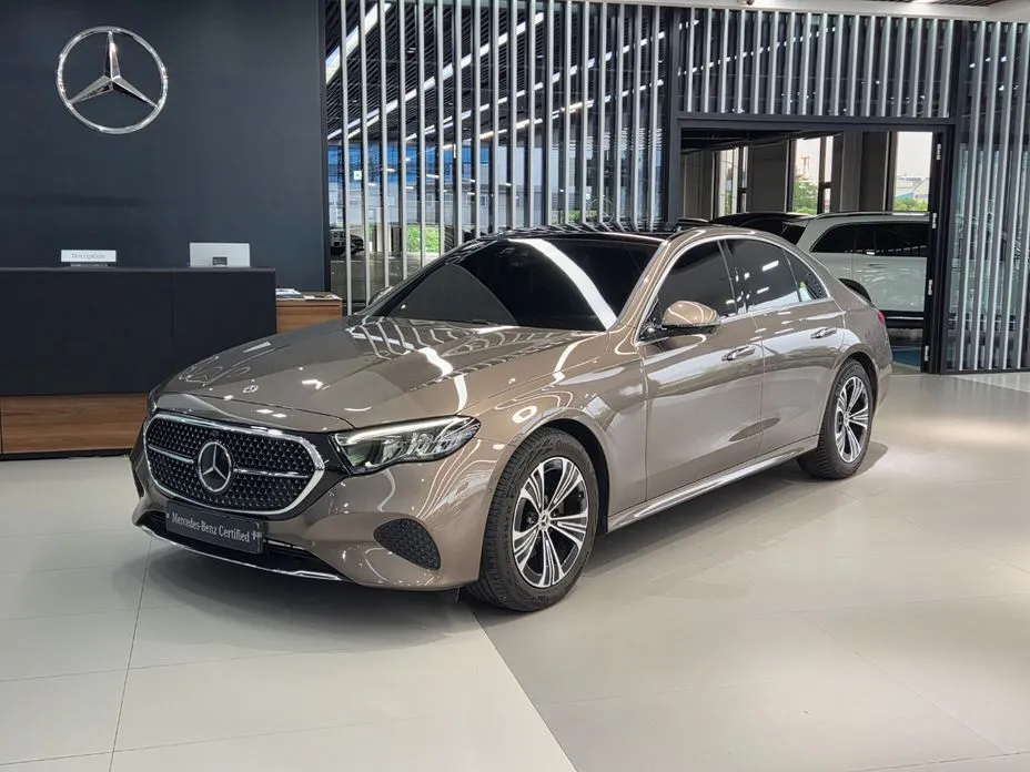 Mercedes-Benz E-Class — фото 1