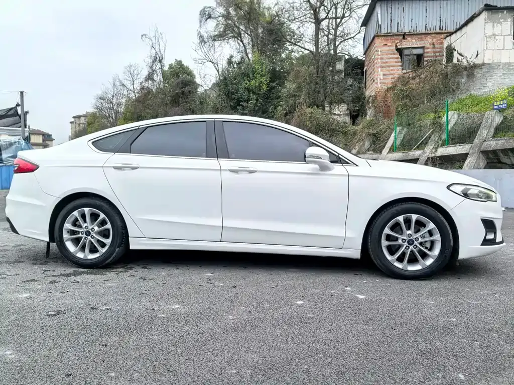 Ford Mondeo — фото 8