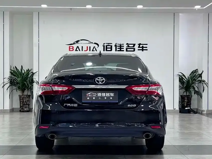 Toyota Camry — фото 3