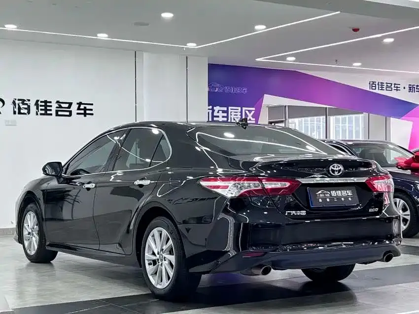 Toyota Camry — фото 8