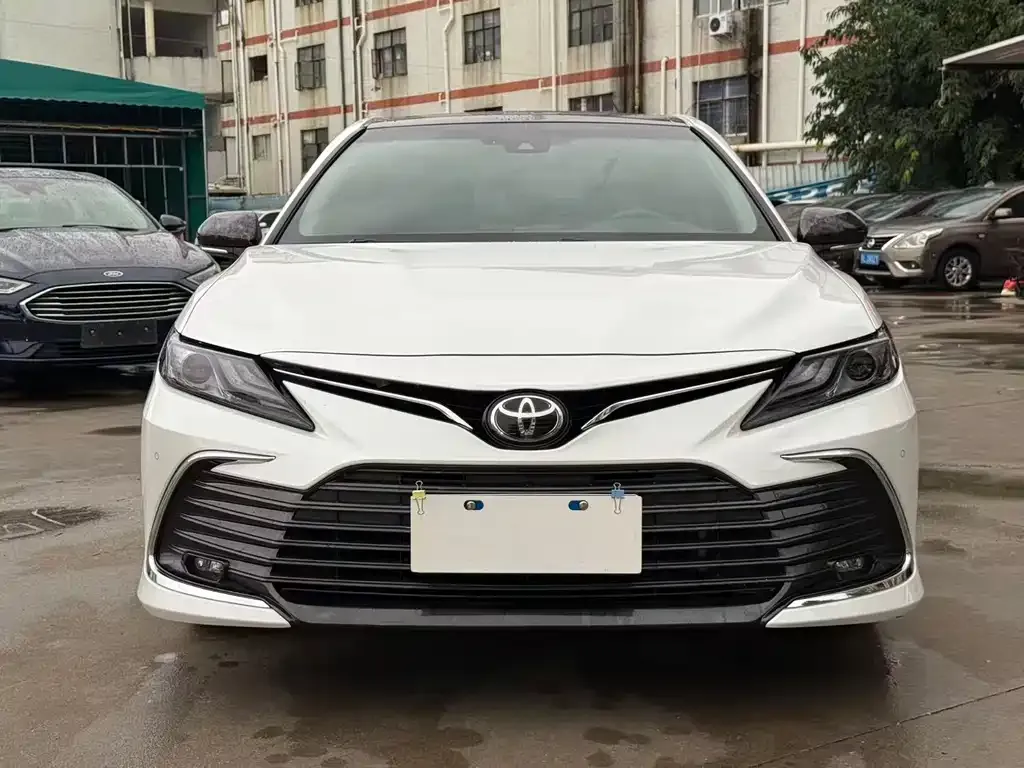 Toyota Camry — фото 9
