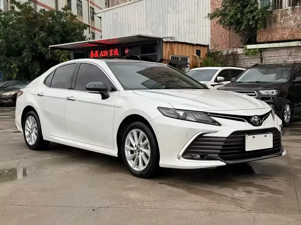 Toyota Camry — фото 7