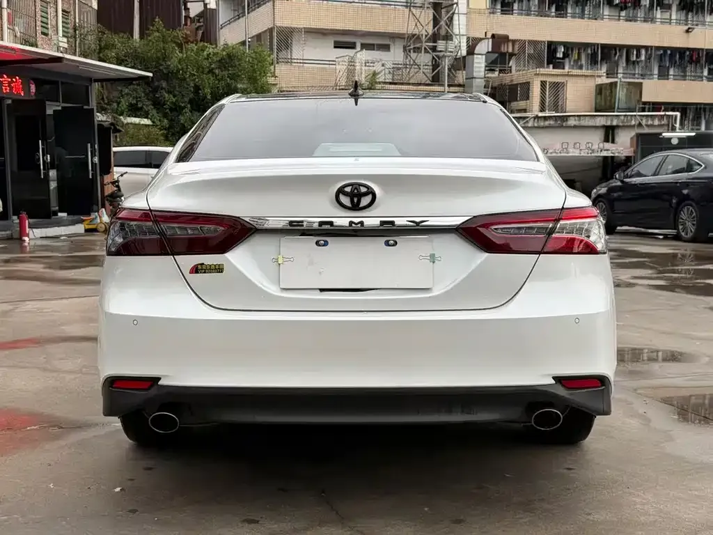Toyota Camry — фото 6