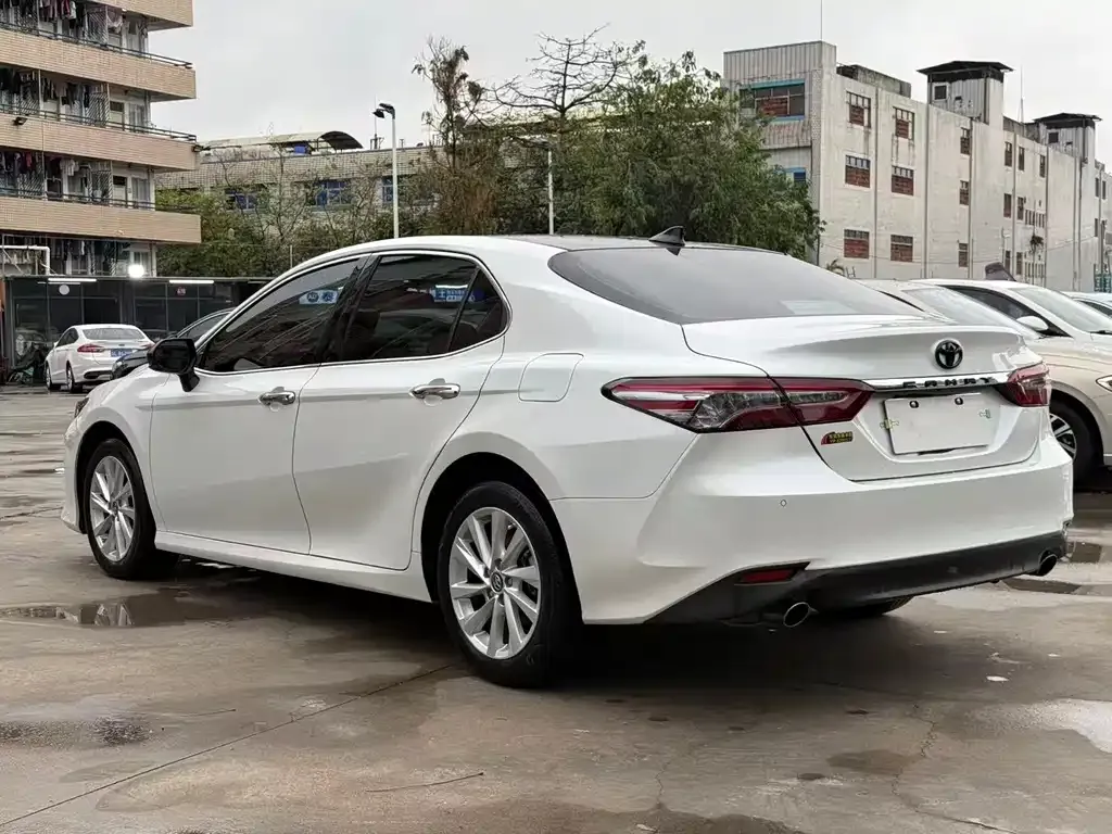 Toyota Camry — фото 8