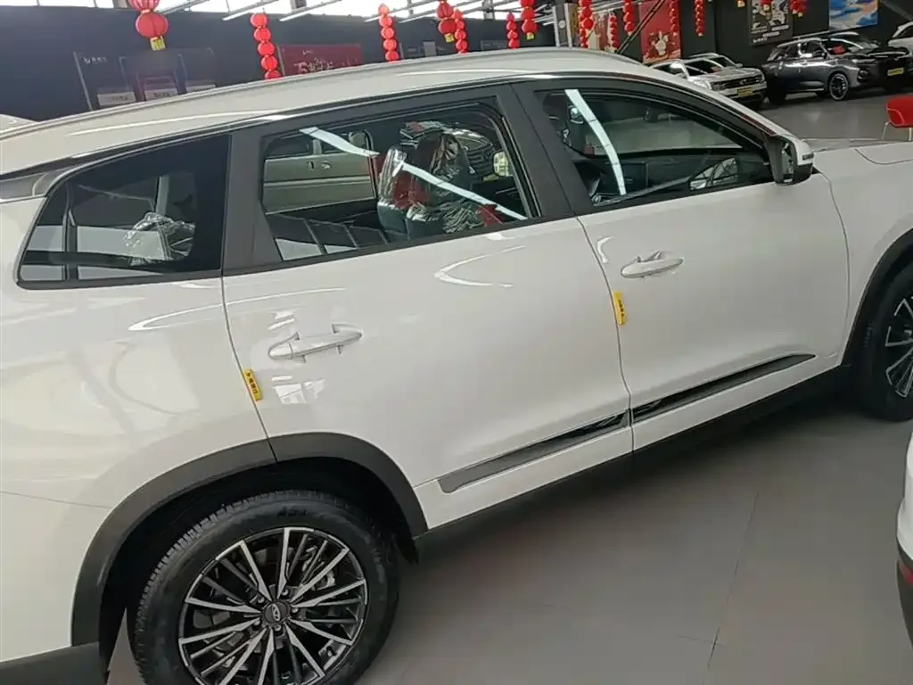 Chery Tiggo 8 — фото 8
