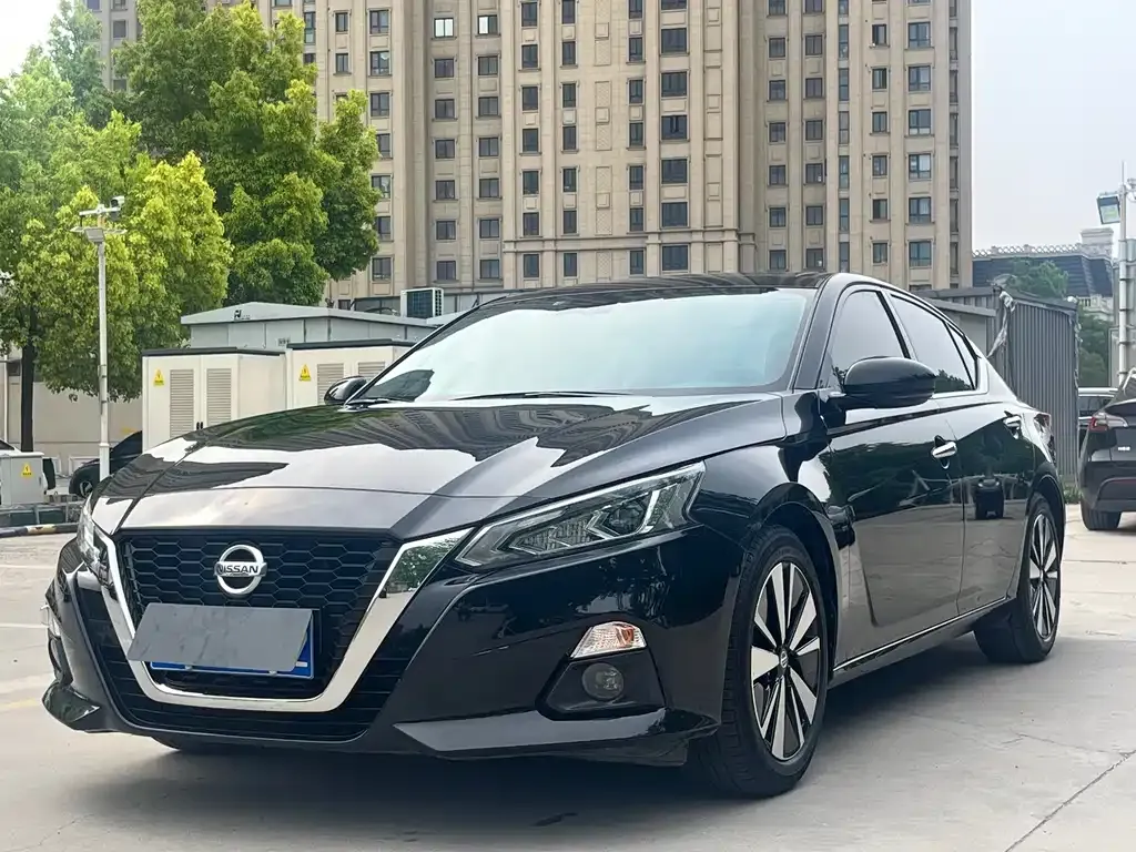 Nissan Teana — фото 1